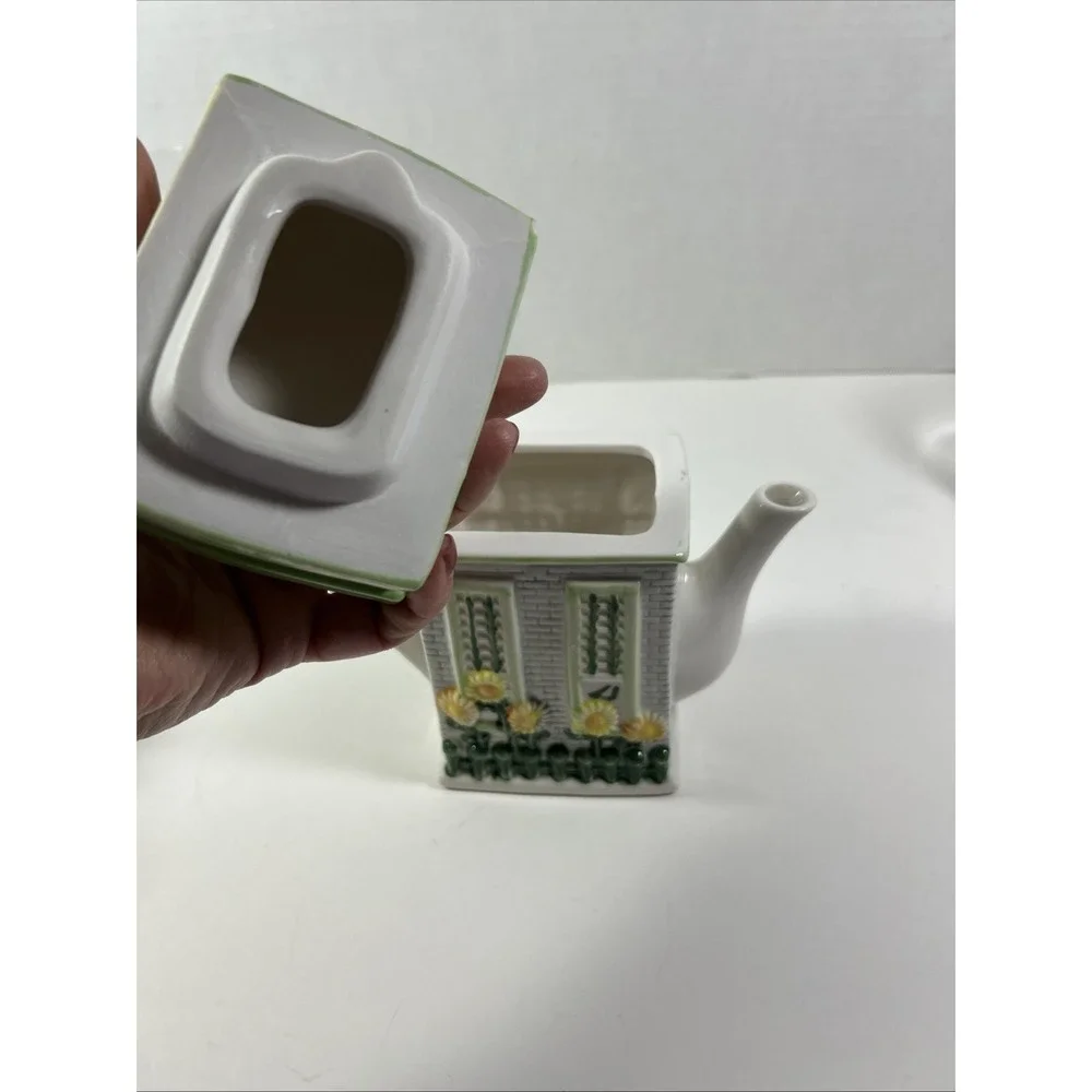 Vintage Tea Pot Cottage‎ Flower Shop Green Yellow